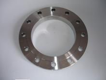 供应16Mn与20#材质锻打法兰及三通，符合国际标准，广泛应用于建筑建材领域